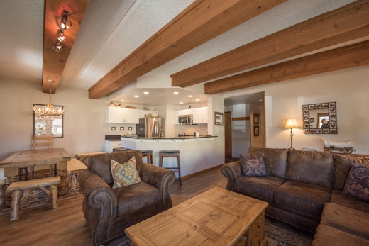Rustic-Contemporary 3Br With Great Views!