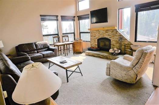 Spacious 3 Bedroom Condo with Loft! Free Village Gondola Ride! Great For Friends And Families! (Unit 615 at 1849)
