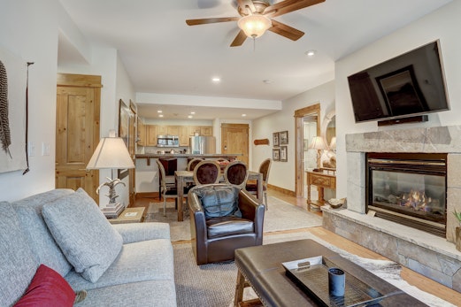 2 BR Condo Arrowhead Village , Walking Distance to Lift 2 BR Condo Arrowhead Village , Walking Distance to Lift