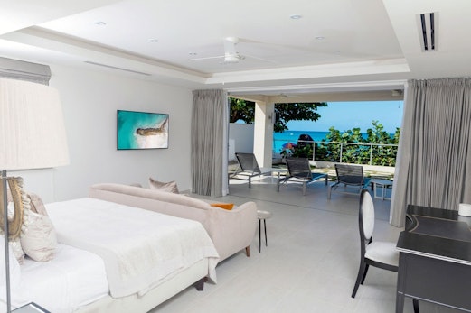 Luxury Oceanfront Condo with Pool - The Villa at The St. James (4 bed)