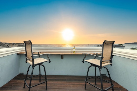 Oceanview Miramar Home – Steps to Beach, Restuarants, Trails, Activities