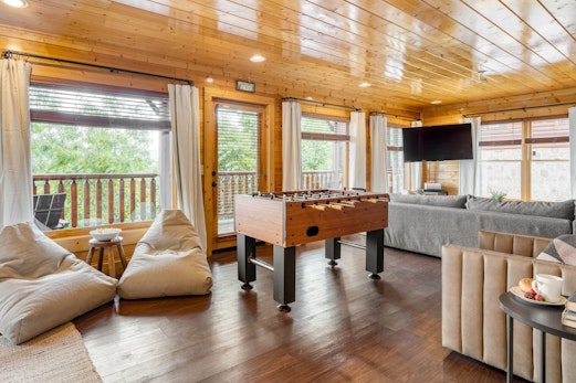 Delmont | Sleeps 20! Expansive Views in a Cabin Community
