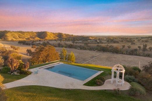 Eagle Oak Ranch| Views, Pool, Privacy
