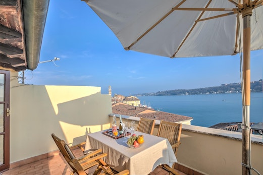 Laetitia Salò-Historic center near Lake Laetitia Salò-Historic center near Lake