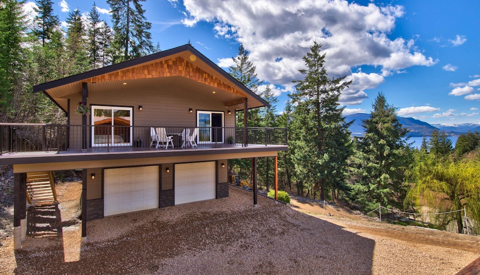 At The Beach Retreat British Columbia Canada Luxury Vacation Rental Home | British Columbia | Semi-Lakefront Luxury