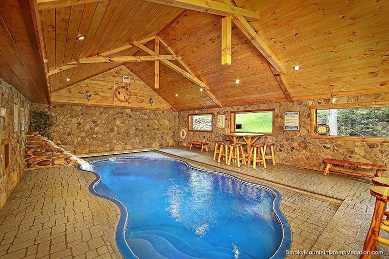 Gatlinburg, TN 5 O' Clock Somewhere The Vida Lifestyle