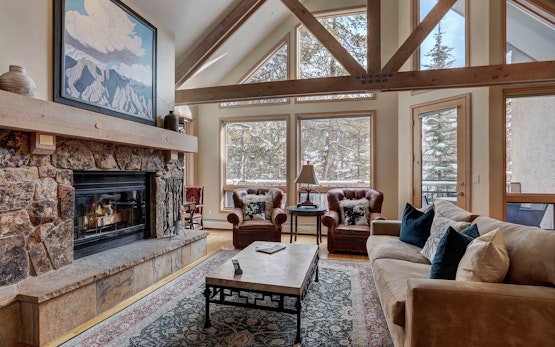 Luxurious 3 Bedroom/4 Bath Townhome- Beaver Creek Ski-in/out