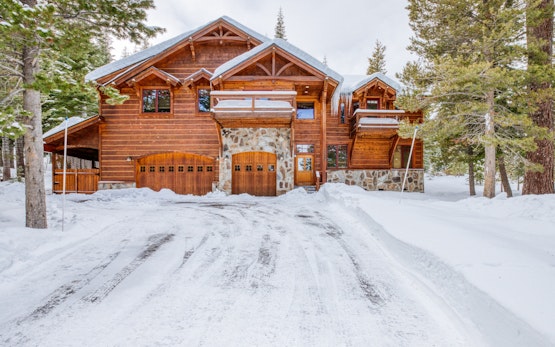 Luxury Chalet with Hot Tub in Private Setting - Tahoe Donner