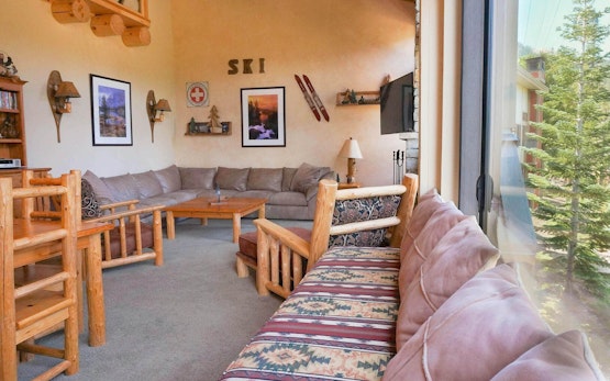 Beautiful 2 BR with 2 Lofts SLOPESIDE! Close To Canyon Lodge! (Unit 662 at 1849)