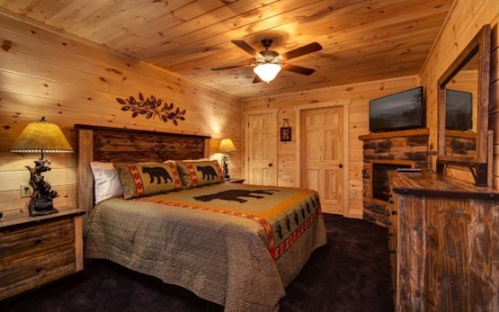 Lazy Bear Lodge - 4 Bedrooms, 4 Baths, Sleeps 14