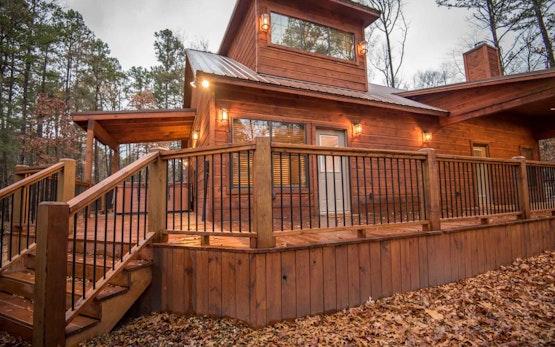 All Decked Out Cabin in the Woods with Fireplace, BBQ, and Swing Bed
