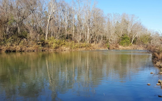 Safari on Glover River with Private Riverfront Access and Hot Tub