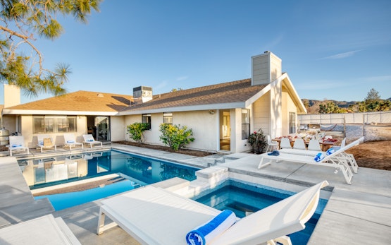 Mojave Moon | Modern & Bright JT Home in Great Location w/ Pool & Hot Tub