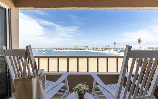 Bay View Buyout A | Mission Beach Home on the Sand | Sleeps 20