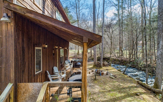 Ashberry | Large Cabin Surrounded in Pine Tree w/ River Views & Game Room