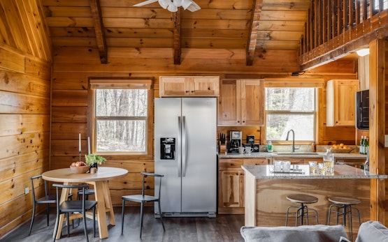 Dudley IV | Cosy Cabin w/ Hot Tub & Sweeping Views