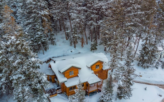 Pine | Magnificent Private Log Cabin w/ Veranda Mtn Views & Hot Tub