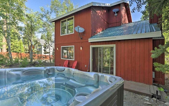 Walnut | Peaceful Cabin Surrounded in Pine w/ Hot Tub Walk to the Lake!
