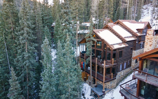 Apex | Cozy Expansive Mountain Home | Close to the Slopes w/ Hot Tub!