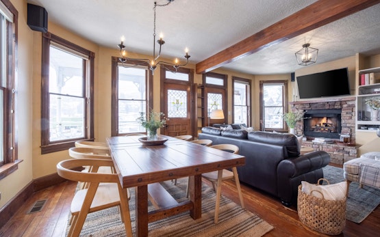 Raddon | Beautifully Restored Craftsman w/ Hot Tub in Heart of Downtown PC
