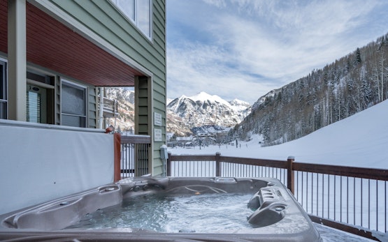 Etta Place | Ski In/ Ski Out Unit w/ Views of the Slopes!