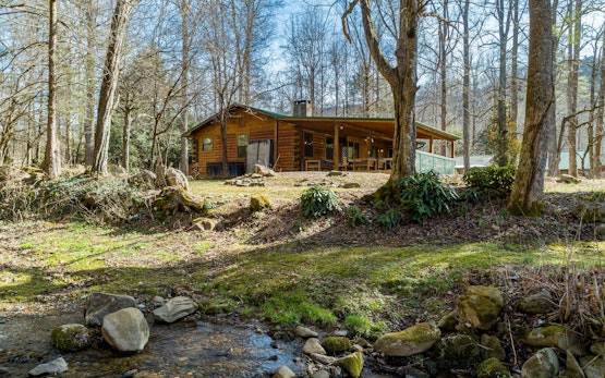 Sugar Cove | Cabin by The River! w/ Hot Tub, Pool Table & Guest House!