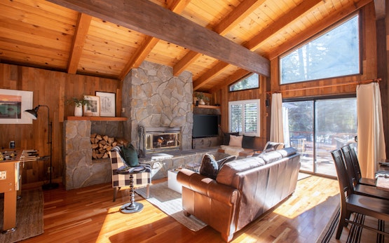 Polaris | Woodsy Tahoe Cabin with Spacious Deck Close to Lake