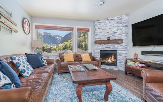Etta Place Too 107 | Close to Town & The Slopes! In Complex w/ Communal Pool & Hot Tub