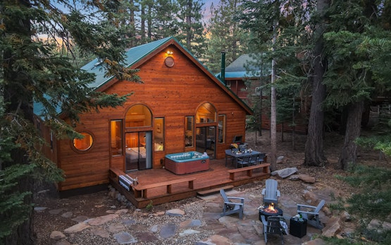 Cherrywood | Gorgeous Cottage surrounded by Pine Trees w/ Hot Tub