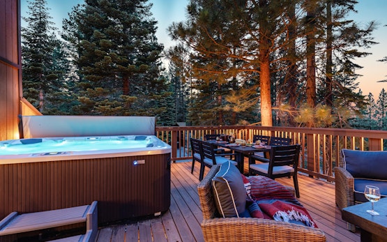 Wolfe  | 5mins NorthStar! w/ Hot Tub, Fireplace, 2 Private Decks!