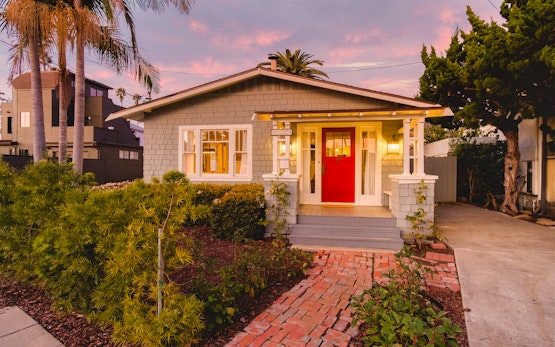 Topaz | Adorable Cottage Walking Distance to Beach w/ Large Patio