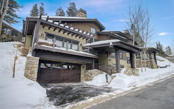The Lookout | Beautiful Mountain Escape w/ Hot Tub & Movie Theatre