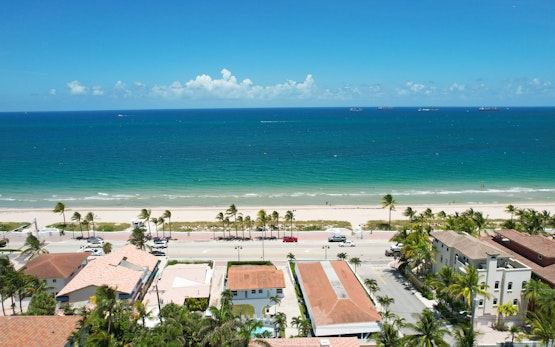 Casa Bermuda | Right Across the Street from Fort Lauderdale Beach