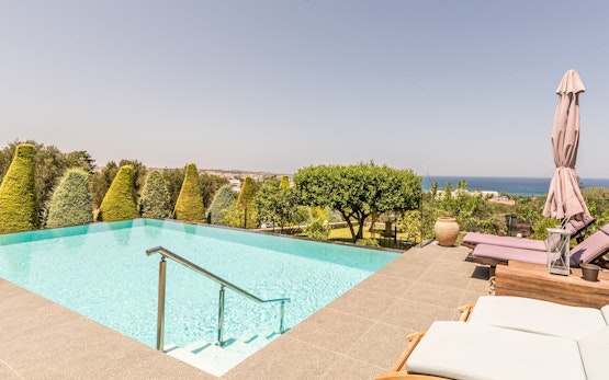 Luxury Villa Golden Crest with private swimming pool