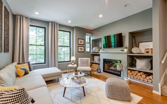 Beauty on Bissell - This Perfect Windy City Townhome Books Up Fast!