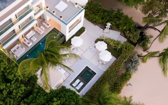 Modern Luxury Beachfront Vacation Home - Footprints