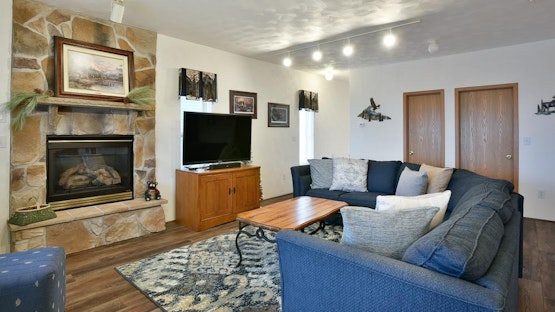 Seven Springs Woodridge 4 Bedroom Premium Condo, Deck with Mountain Views