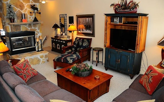 Seven Springs Woodridge 4 Bedroom Premium Condo, Deck with Mountain Views