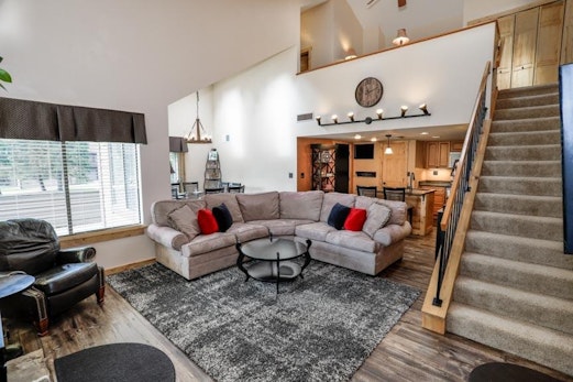 Seven Springs 2 BR Premium Condo, Walk to Slopes