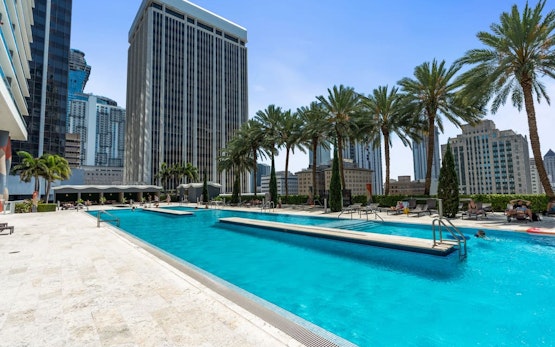 Biscayne Bay Views-Pool, Hot Tub and Amenities