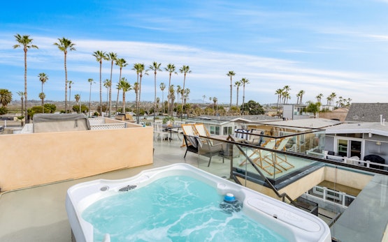 Velvet Sand I | Steps to Newport Beach | Private Rooftop w/ Outdoor Kitchen & Hot Tub!