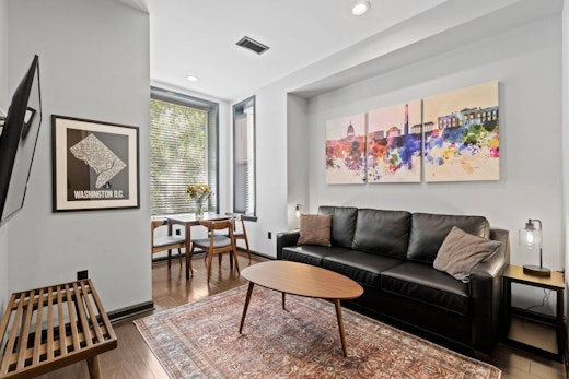 Charming DC Rowhouse Condo - Ideal long-term stay