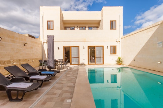 Nadurin, Gozitan villa 7 Bedr. & 2 Pools