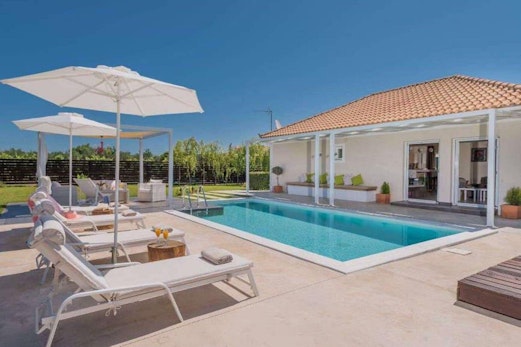 Madini Luxury Villa With Private Pool