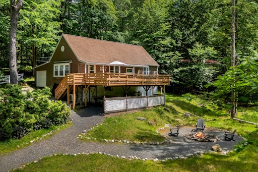 Sasa | Deck & Fire Pit, Near Lake!