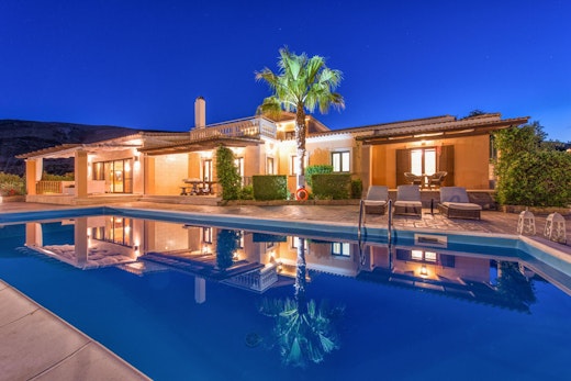 Olive Grove Luxurious Villa with Private Pool, Est