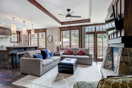 Luxury 4 Bedroom Condo on Peak 8