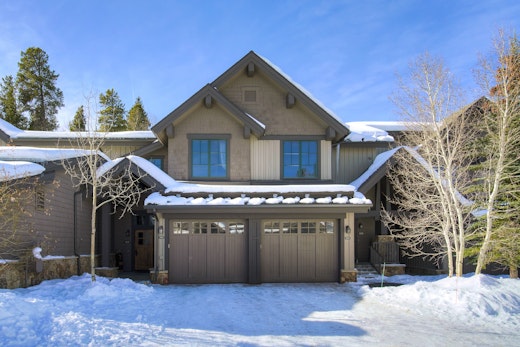 Spacious Upstairs Townhome with Private Garage