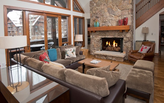 Extravagance at its Peak: Ski-in/Ski-out 3Br/3.5Ba Condo